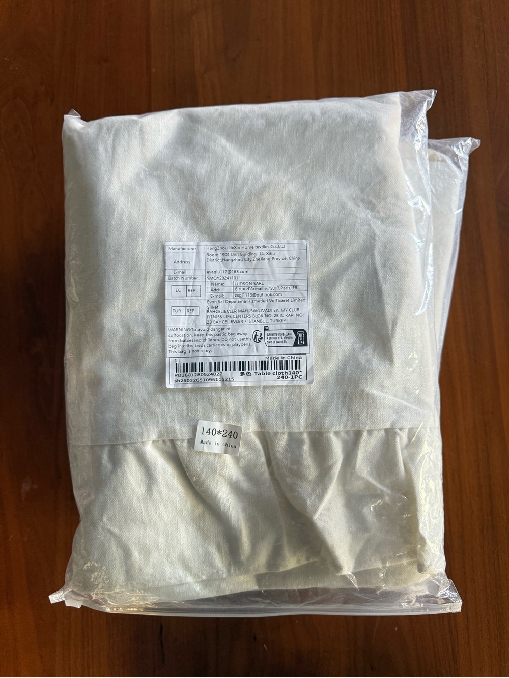NWT Cream Ruffled Edge Tablecloth - Picture 10 of 12